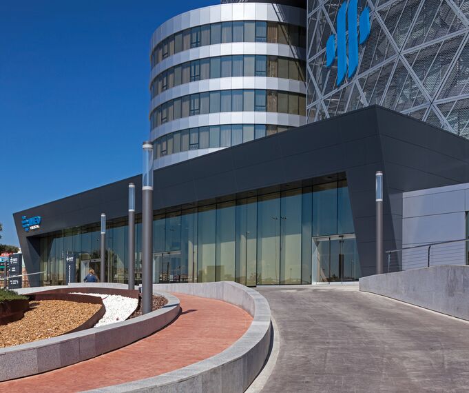 ConceptWall 50 Façades and CW 50-SC Façades - IMED Hospital located in Valencia, Spain