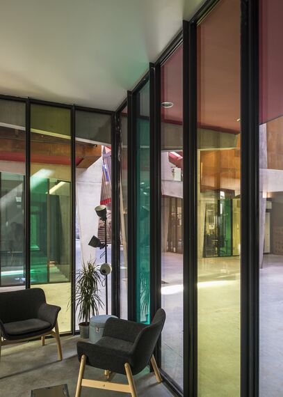 SlimLine 38 Fenêtres, ConceptDoor 45Pa Portes, ThermoSystem 68 Fenêtres, CW 50 Standard Murs rideaux et CW 50 Murs rideaux - Office building Halle de la Madeleine situé à Nantes, France