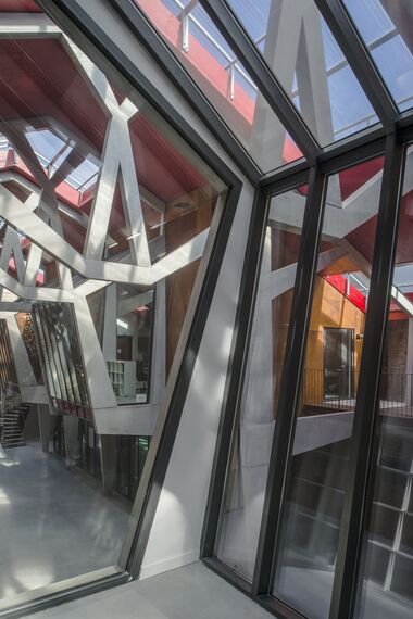 SlimLine 38 Fenêtres, ConceptDoor 45Pa Portes, ThermoSystem 68 Fenêtres, CW 50 Standard Murs rideaux et CW 50 Murs rideaux - Office building Halle de la Madeleine situé à Nantes, France