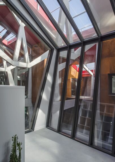 SlimLine 38 Fenêtres, ConceptDoor 45Pa Portes, ThermoSystem 68 Fenêtres, CW 50 Standard Murs rideaux et CW 50 Murs rideaux - Office building Halle de la Madeleine situé à Nantes, France