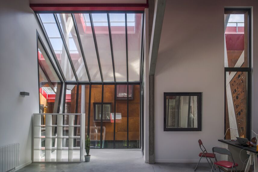 SlimLine 38 Fenêtres, ConceptDoor 45Pa Portes, ThermoSystem 68 Fenêtres, CW 50 Standard Murs rideaux et CW 50 Murs rideaux - Office building Halle de la Madeleine situé à Nantes, France