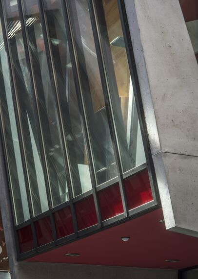 SlimLine 38 Fenêtres, ConceptDoor 45Pa Portes, ThermoSystem 68 Fenêtres, CW 50 Standard Murs rideaux et CW 50 Murs rideaux - Office building Halle de la Madeleine situé à Nantes, France