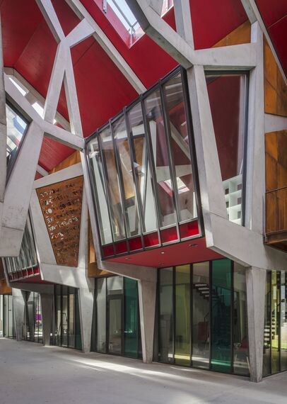 SlimLine 38 Fenêtres, ConceptDoor 45Pa Portes, ThermoSystem 68 Fenêtres, CW 50 Standard Murs rideaux et CW 50 Murs rideaux - Office building Halle de la Madeleine situé à Nantes, France