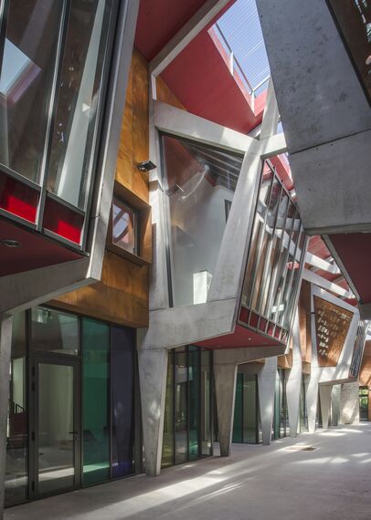 SlimLine 38 Fenêtres, ConceptDoor 45Pa Portes, ThermoSystem 68 Fenêtres, CW 50 Standard Murs rideaux et CW 50 Murs rideaux - Office building Halle de la Madeleine situé à Nantes, France