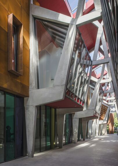 SlimLine 38 Fenêtres, ConceptDoor 45Pa Portes, ThermoSystem 68 Fenêtres, CW 50 Standard Murs rideaux et CW 50 Murs rideaux - Office building Halle de la Madeleine situé à Nantes, France