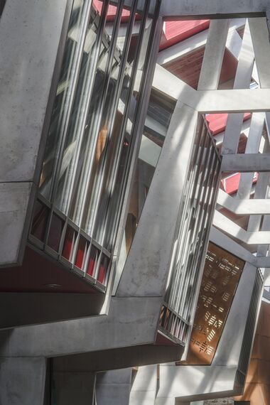 SlimLine 38 Fenêtres, ConceptDoor 45Pa Portes, ThermoSystem 68 Fenêtres, CW 50 Standard Murs rideaux et CW 50 Murs rideaux - Office building Halle de la Madeleine situé à Nantes, France