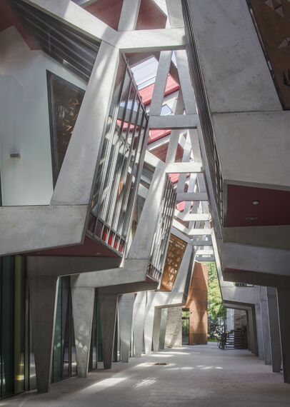 SlimLine 38 Fenêtres, ConceptDoor 45Pa Portes, ThermoSystem 68 Fenêtres, CW 50 Standard Murs rideaux et CW 50 Murs rideaux - Office building Halle de la Madeleine situé à Nantes, France