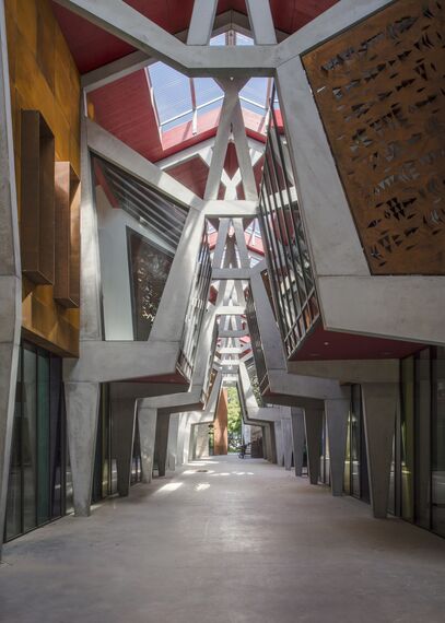 SlimLine 38 Fenêtres, ConceptDoor 45Pa Portes, ThermoSystem 68 Fenêtres, CW 50 Standard Murs rideaux et CW 50 Murs rideaux - Office building Halle de la Madeleine situé à Nantes, France