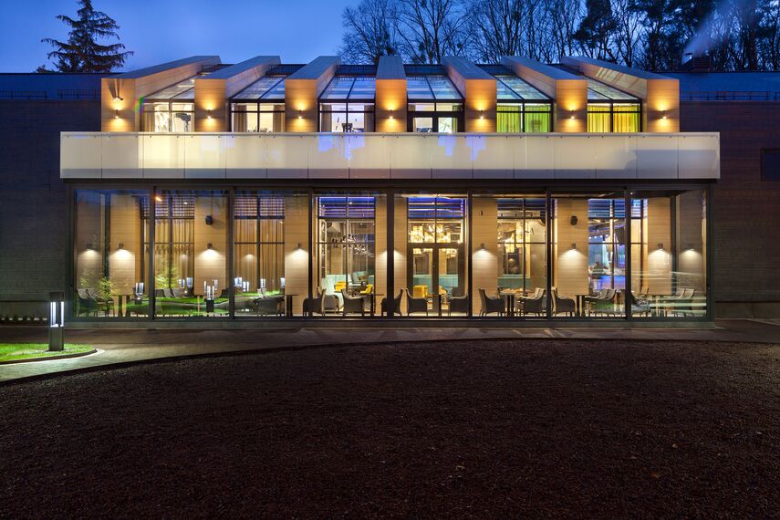 ConceptSystem 77 Fenêtres et CW 50-HI Murs rideaux - Park Art of Rest situé à Lviv, Ukraine