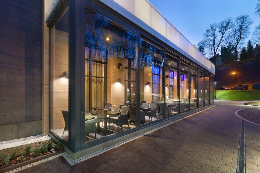 ConceptSystem 77 Fenêtres et CW 50-HI Murs rideaux - Park Art of Rest situé à Lviv, Ukraine