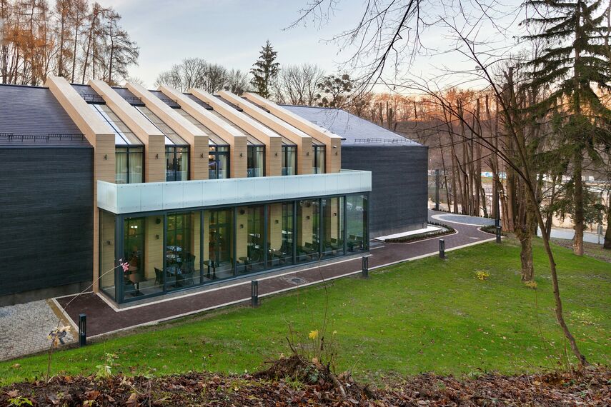 ConceptSystem 77 Fenêtres et CW 50-HI Murs rideaux - Park Art of Rest situé à Lviv, Ukraine