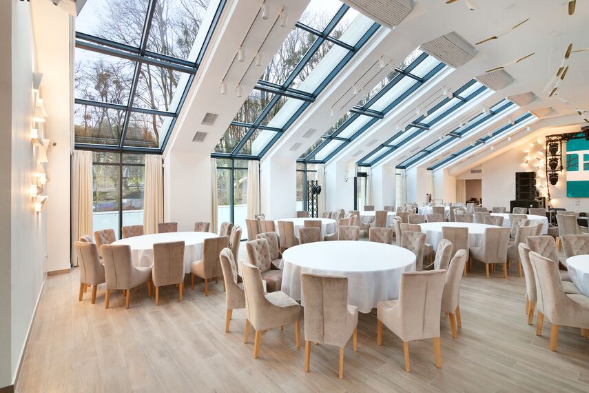 ConceptSystem 77 Fenêtres et CW 50-HI Murs rideaux - Park Art of Rest situé à Lviv, Ukraine