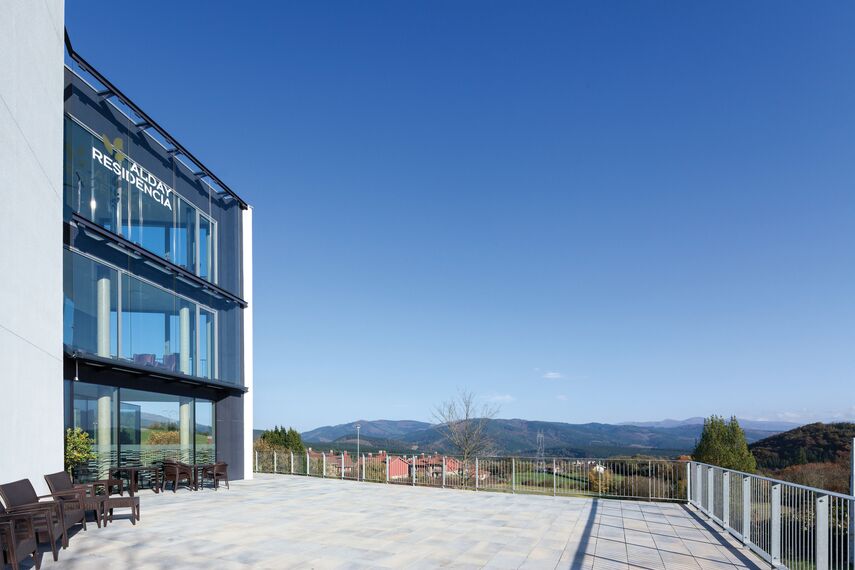 ConceptSystem 77 Portes et CW 50-SC Murs rideaux - Alday Foundation Retirement Home situé àEspagne