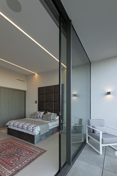 SlimLine 38 Portes, HiFinity Coulissants et ConceptFolding 77 Coulissants - House Pattan - House 3 situé àEspagne