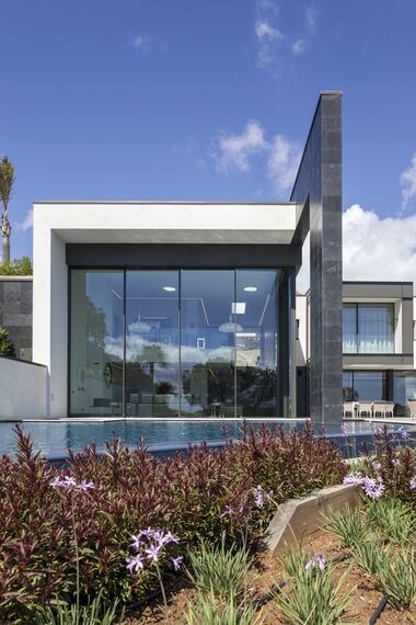 SlimLine 38 Portes, HiFinity Coulissants et ConceptFolding 77 Coulissants - House Pattan - House 3 situé àEspagne