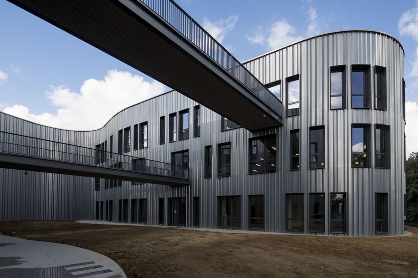 CW 50-SC Murs rideaux - Office building LINUX situé àFrance