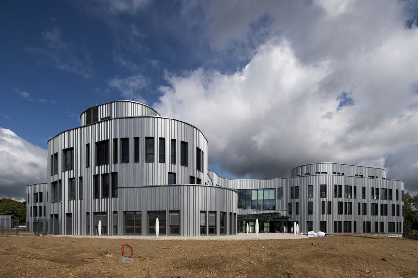 CW 50-SC Murs rideaux - Office building LINUX situé àFrance