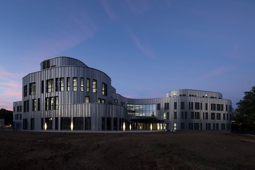 CW 50-SC Murs rideaux - Office building LINUX situé àFrance