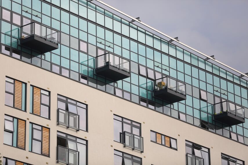 Vision 50 Portes, ConceptWall 50 Murs rideaux, ConceptSystem 68 Portes et ES 50 Fenêtres - Complexe immobilier Enfield Central situé à Enfield, Royaume-Uni