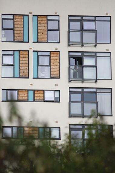 Vision 50 Portes, ConceptWall 50 Murs rideaux, ConceptSystem 68 Portes et ES 50 Fenêtres - Complexe immobilier Enfield Central situé à Enfield, Royaume-Uni