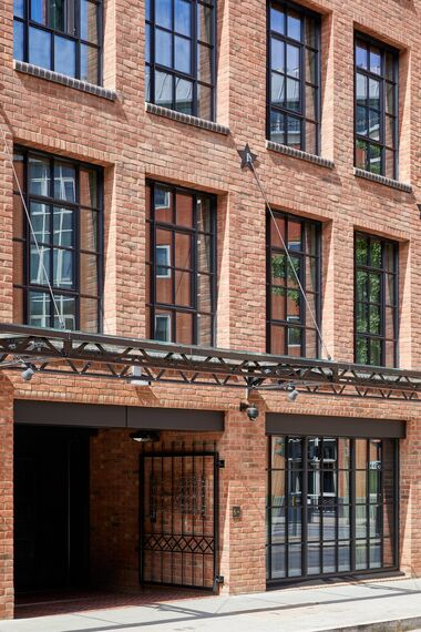 ConceptPatio 130 Coulissants, SlimLine 38 Portes et ConceptWall 50 Murs rideaux - The Curtain Hotel situé à London, Royaume-Uni