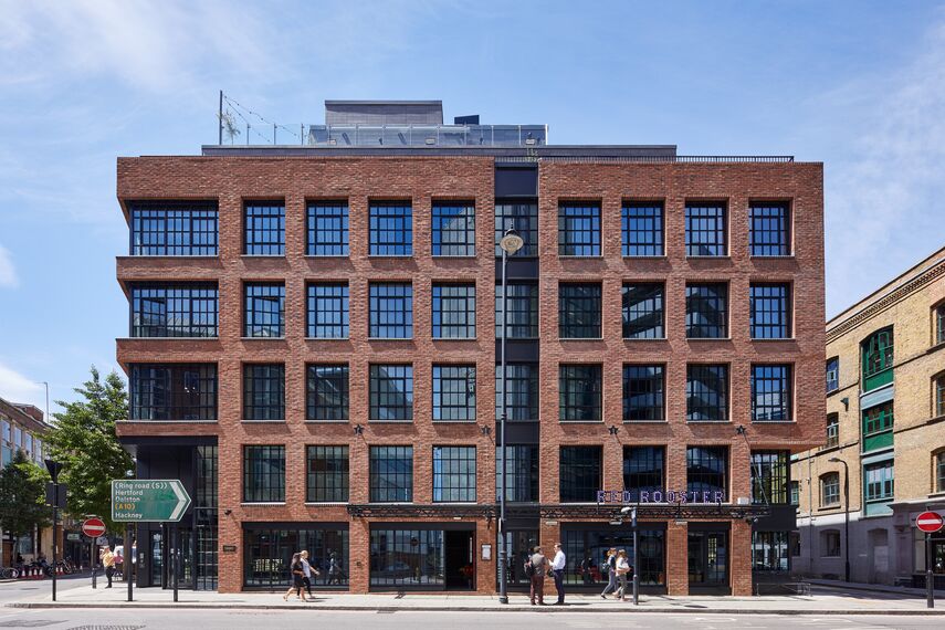 ConceptPatio 130 Coulissants, SlimLine 38 Portes et ConceptWall 50 Murs rideaux - The Curtain Hotel situé à London, Royaume-Uni