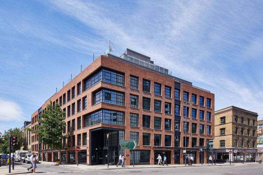 ConceptPatio 130 Coulissants, SlimLine 38 Portes et ConceptWall 50 Murs rideaux - The Curtain Hotel situé à London, Royaume-Uni