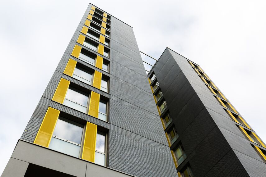 ConceptSystem 68 Portes et CW 50-HI Murs rideaux - Sherwood Court situé à London, Royaume-Uni