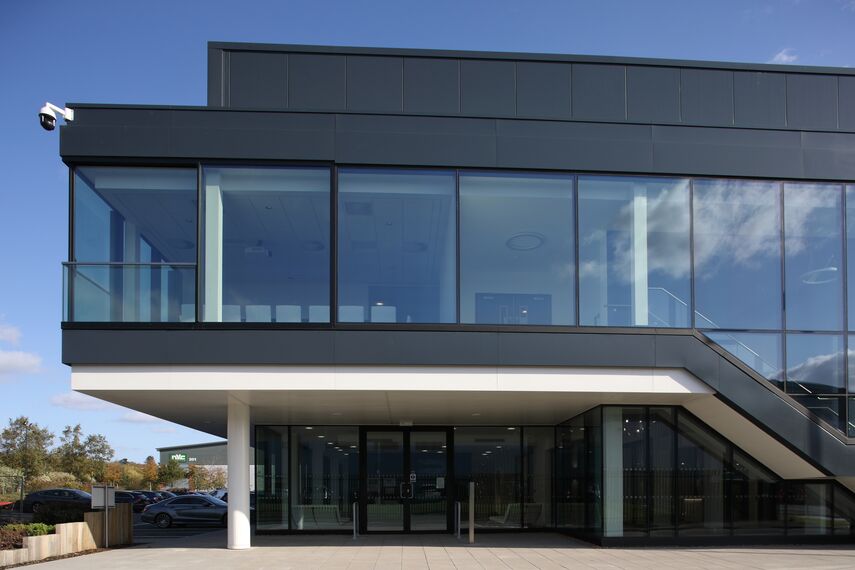HiFinity Coulissants, CW 50-FP Murs rideaux, CS 77 Fire Proof Fenêtres et CW 50-SC Murs rideaux - Reynaers Knowledge Centre situé à Birmingham, Royaume-Uni