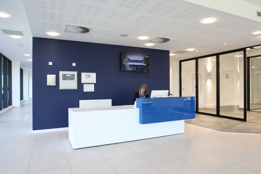 HiFinity Coulissants, CW 50-FP Murs rideaux, CS 77 Fire Proof Fenêtres et CW 50-SC Murs rideaux - Reynaers Knowledge Centre situé à Birmingham, Royaume-Uni