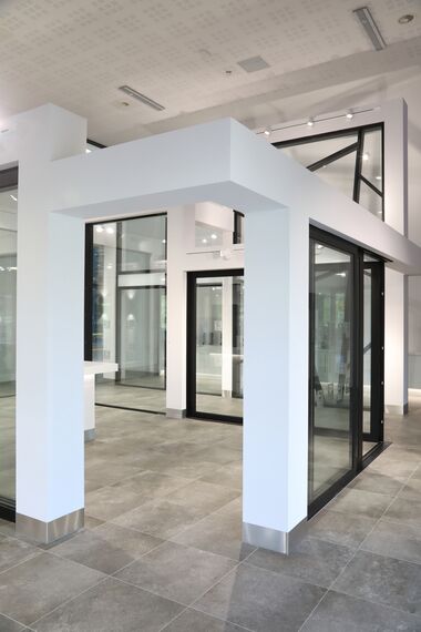 HiFinity Coulissants, CW 50-FP Murs rideaux, CS 77 Fire Proof Fenêtres et CW 50-SC Murs rideaux - Reynaers Knowledge Centre situé à Birmingham, Royaume-Uni