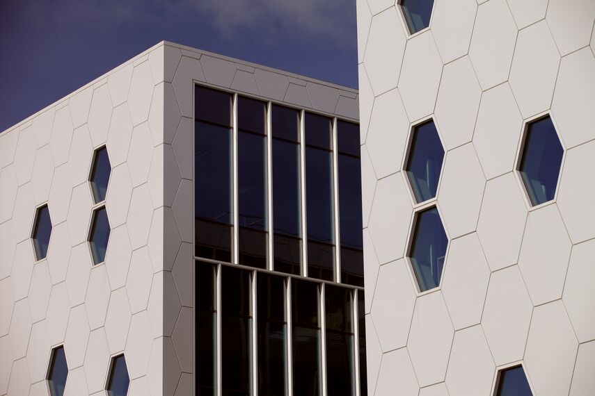 CI 45 Fenêtres, ConceptSystem 77 Portes, ConceptSystem 77 Fenêtres et CW 50-HI Murs rideaux - College/University National Centre  of Physical and Technological Sciences situé à Vilnius, Lituanie
