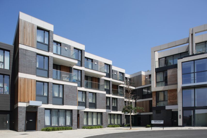 CS 86-HI (c) Systèmes annulés, ConceptWall 50 Murs rideaux, ConceptPatio 130 Coulissants, Vision 50 Portes et ConceptSystem 77 Fenêtres - Complexe immobilier Greenwich Square situé à London, Royaume-Uni