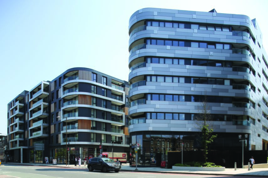 CS 86-HI (c) Systèmes annulés, ConceptWall 50 Murs rideaux, ConceptPatio 130 Coulissants, Vision 50 Portes et ConceptSystem 77 Fenêtres - Complexe immobilier Greenwich Square situé à London, Royaume-Uni