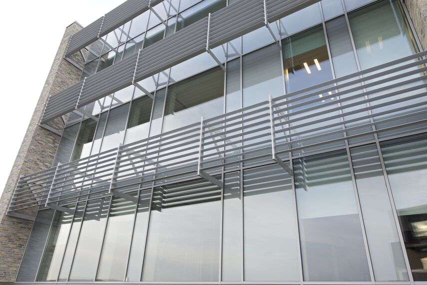 BriseSoleil 100 Brise Soleil, CS 104 (c) Systèmes annulés et CW 50-HI Murs rideaux - Office building Det Faglige Hus situé àDanemark