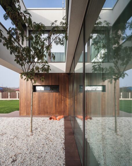 BriseSoleil 40 Brise Soleil et CS 86-HI (c) Systèmes annulés - Private house K situé àRoumanie