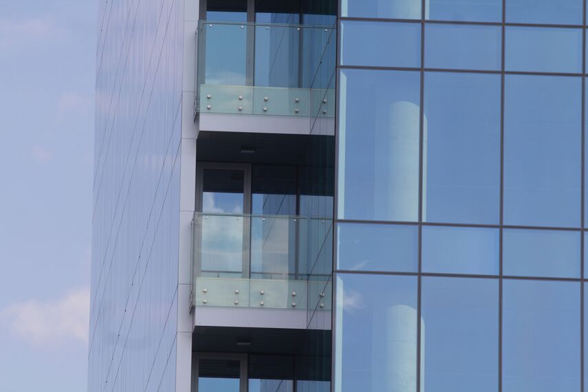 ConceptWall 60 Murs rideaux, ConceptSystem 77 Fenêtres, ConceptWall 50 Murs rideaux, CW 50-SG Murs rideaux, CW 50-SC Murs rideaux et CS 77 Hidden Vent Fenêtres - Office building Bulgaria Mall situé à Sofia, Bulgarije