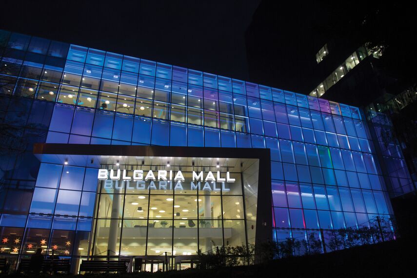 ConceptWall 60 Murs rideaux, ConceptSystem 77 Fenêtres, ConceptWall 50 Murs rideaux, CW 50-SG Murs rideaux, CW 50-SC Murs rideaux et CS 77 Hidden Vent Fenêtres - Office building Bulgaria Mall situé à Sofia, Bulgarije