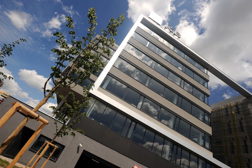 CS 86-HI (c) Systèmes annulés et ConceptWall 50 Murs rideaux - Západní mêsto (city west) Office Building situé à Prague, République tchèque