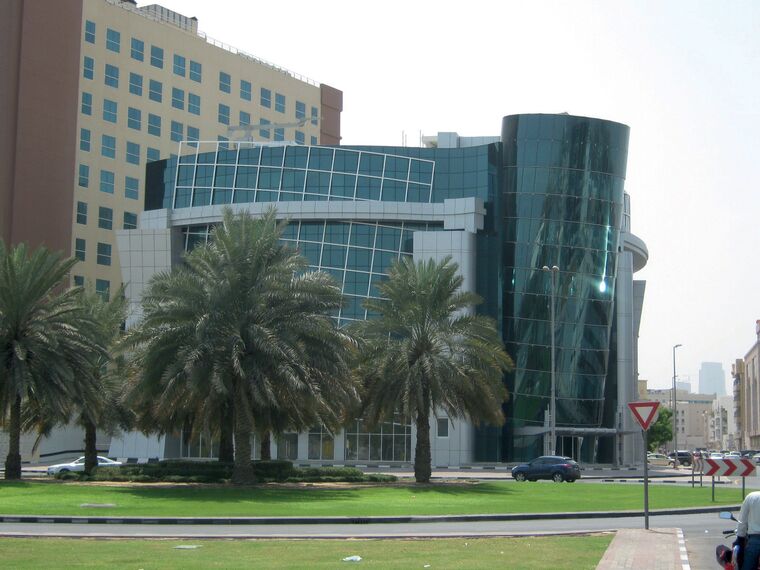 CP 50 Coulissants et ConceptWall 50 Murs rideaux - Office building Al Gurg Office Tower situé à Dubai, Émirats arabes unis