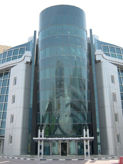 CP 50 Coulissants et ConceptWall 50 Murs rideaux - Office building Al Gurg Office Tower situé à Dubai, Émirats arabes unis