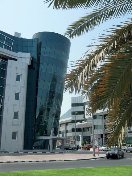 CP 50 Coulissants et ConceptWall 50 Murs rideaux - Office building Al Gurg Office Tower situé à Dubai, Émirats arabes unis