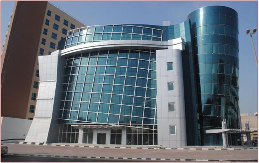 CP 50 Coulissants et ConceptWall 50 Murs rideaux - Office building Al Gurg Office Tower situé à Dubai, Émirats arabes unis