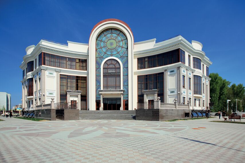 ConceptSystem 77 Fenêtres, ConceptWall 50 Murs rideaux et ConceptSystem 77 Portes - Community centre Community Palace Tumen situé à Tumen, Russie