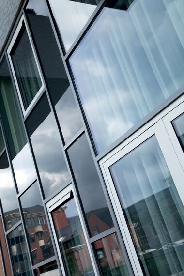 ConceptWall 50 Murs rideaux, XS 68 Fenêtres et CS 86-HI (c) Systèmes annulés - Residental/Project ZBL Oude zwembadsite Leuven situé à Leuven, Belgique