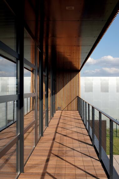 ThermoSystem 57 Portes, CP 50 Coulissants et ThermoSystem 57 Fenêtres - Office building BBC office building situé à Vaulx en Velin, France