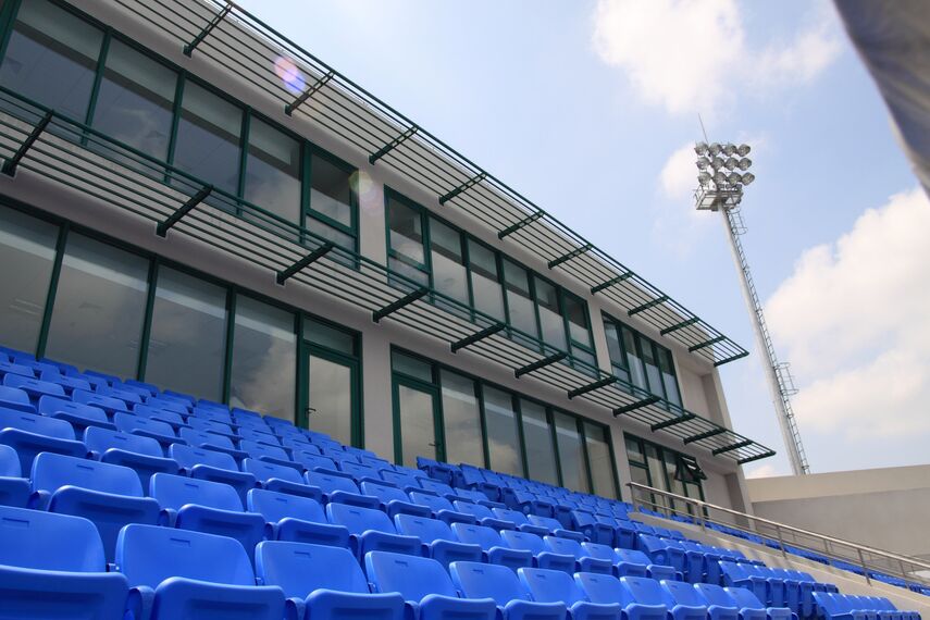 ConceptWall 60 Murs rideaux et BriseSoleil 100 Brise Soleil - Sports centre Shanghai Qizhong Tennis Centre situé à Shanghai, Chine