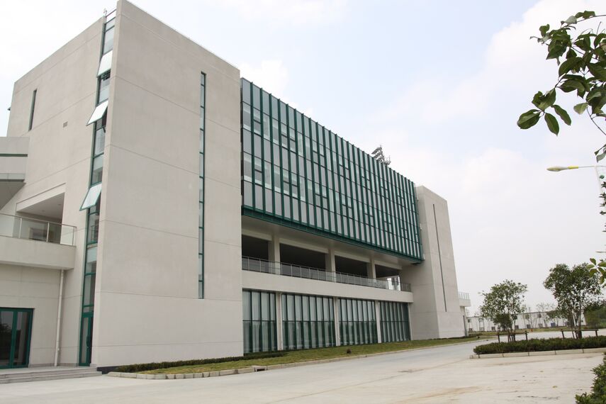 ConceptWall 60 Murs rideaux et BriseSoleil 100 Brise Soleil - Sports centre Shanghai Qizhong Tennis Centre situé à Shanghai, Chine