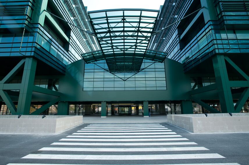 ConceptSystem 68 Fenêtres, ConceptWall 50 Murs rideaux et ConceptSystem 68 Portes - Business center Brasov Business Park situé à Brasov, Roumanie