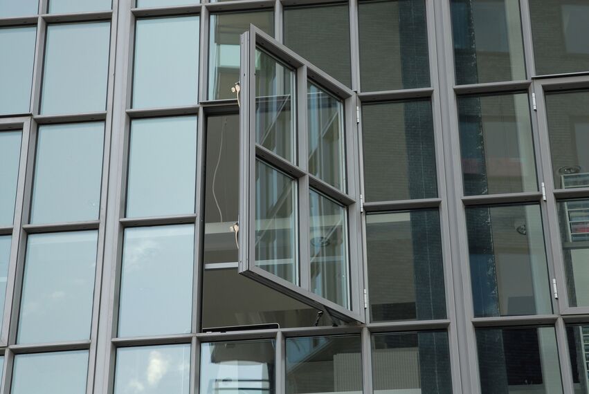 ConceptSystem 68 Portes, CS 38-SL Systèmes annulés, ConceptWall 50 Murs rideaux, CS 38-SL Systèmes annulés et ConceptSystem 68 Fenêtres - Office building De Drie Rivieren situé à Ridderkerk, les Pays-Bas